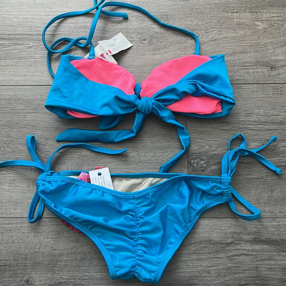 Bikinis - Picture 7 of 9
